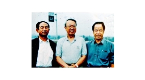楊金泉、劉俊謙與聯(lián)合國(guó)副秘書長(zhǎng)的合影